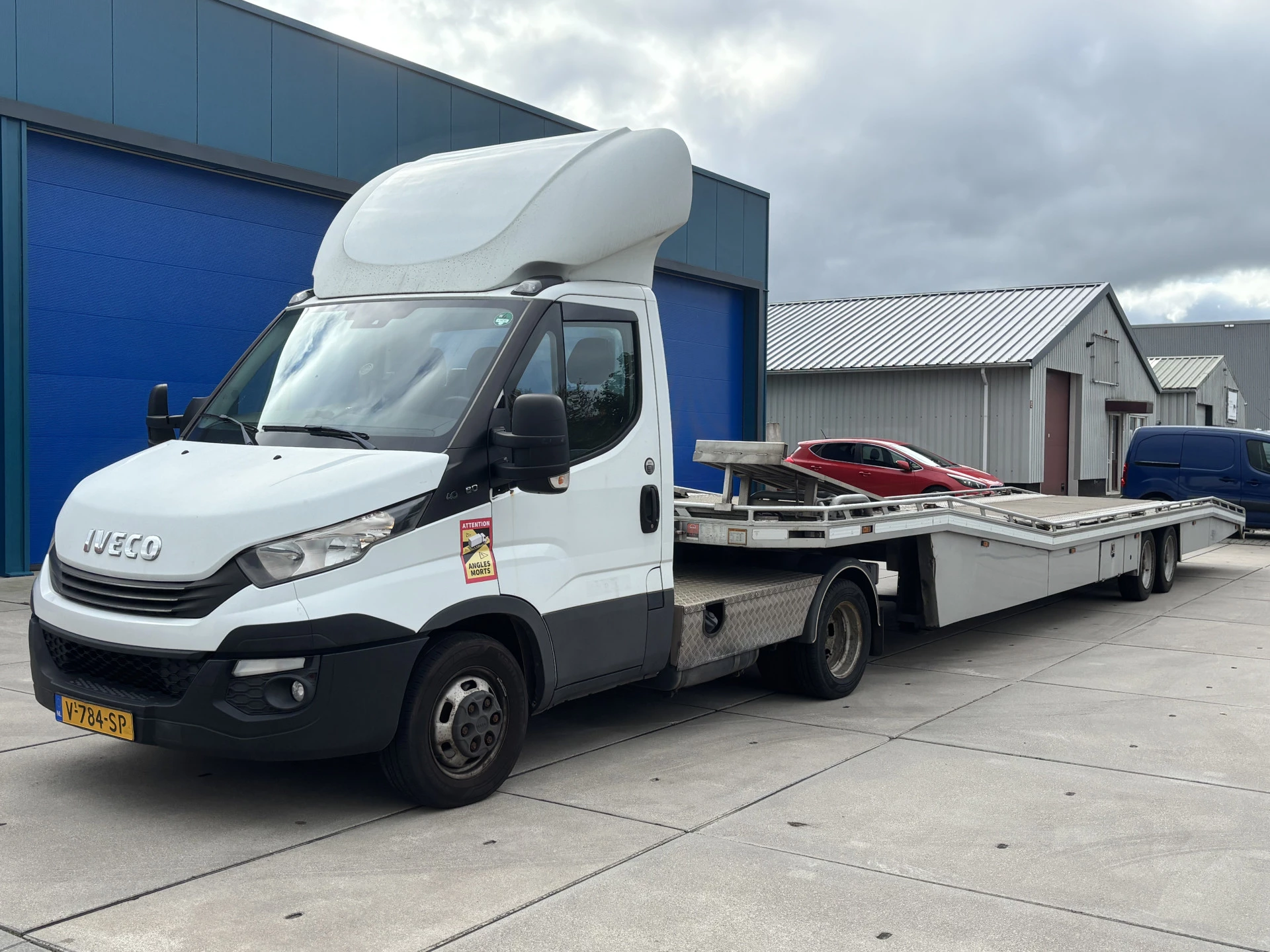 Hoofdafbeelding Iveco 40C18 3.0 180 PK Automaat Be Trekker + Autotransporter Tijhof voor 3 auto's