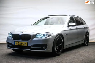 BMW 5-serie Touring 520d High Executive Automaat [ Panoramadak Luchtvering Bi-Xenon Trekhaak Leder Sportstoelen Stoelverwarming ]