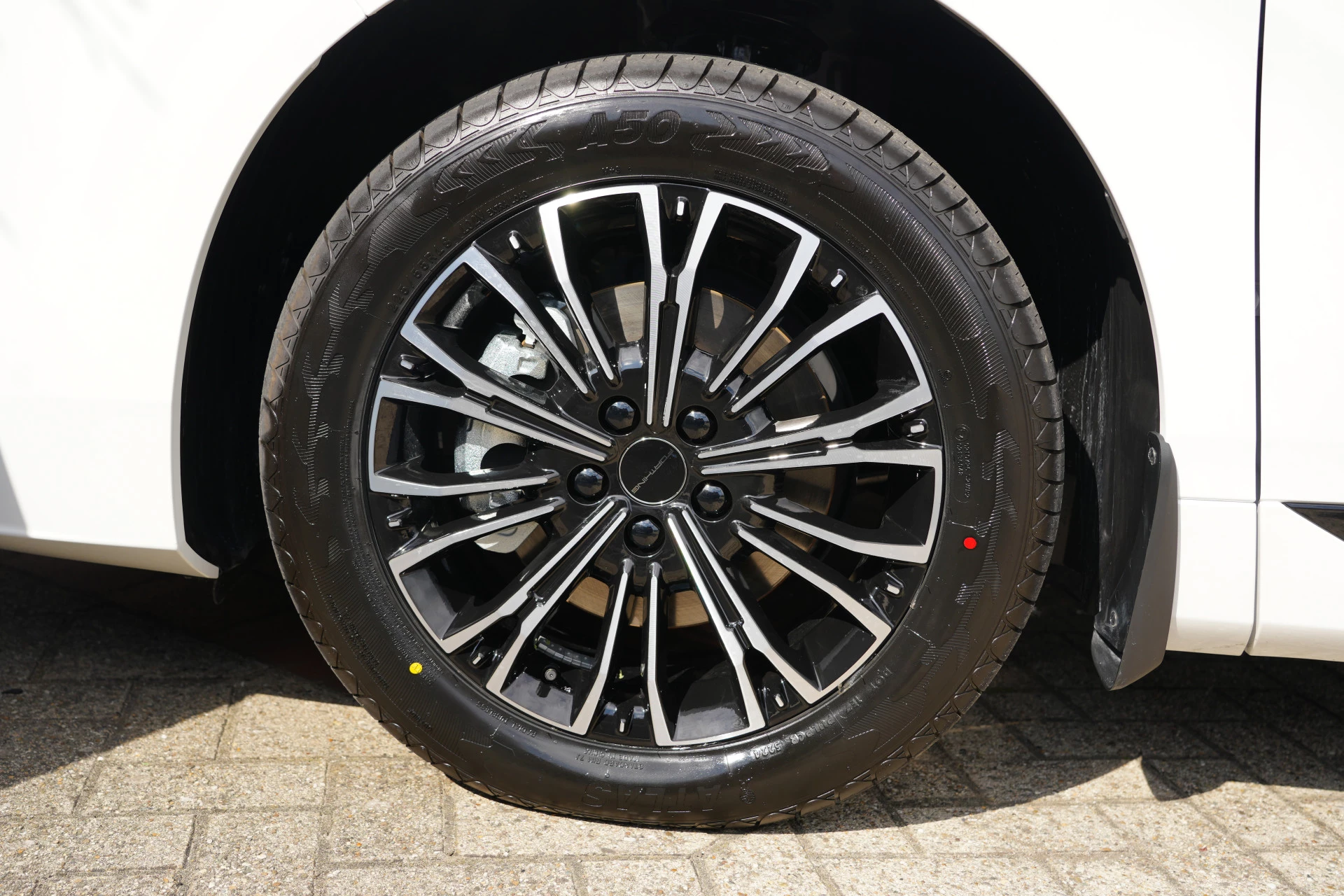 Hoofdafbeelding DFSK Forthing 9