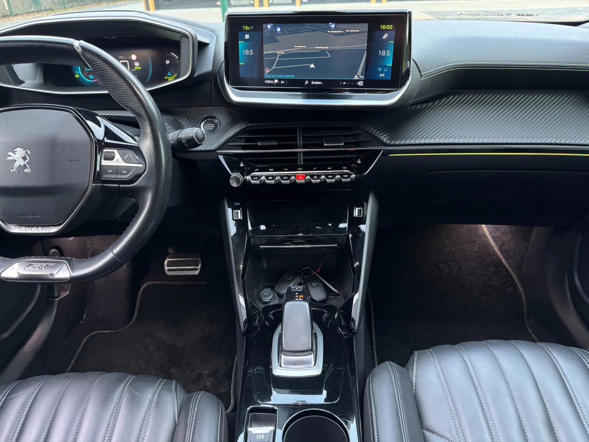 Hoofdafbeelding Peugeot e-2008