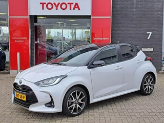 Toyota Yaris 1.5 Hybrid Executive 4-SEIZOENSBANDEN PARKEERCAMERA PANORAMADAK LEDEREN BEKLEDING