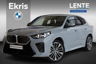 BMW iX2 eDrive20 | M Sport | Leder | Stoelverwarming | Camera | Parkeersensoren Voor en Achter | 20" Multispaak | PS | Lentevoordeel