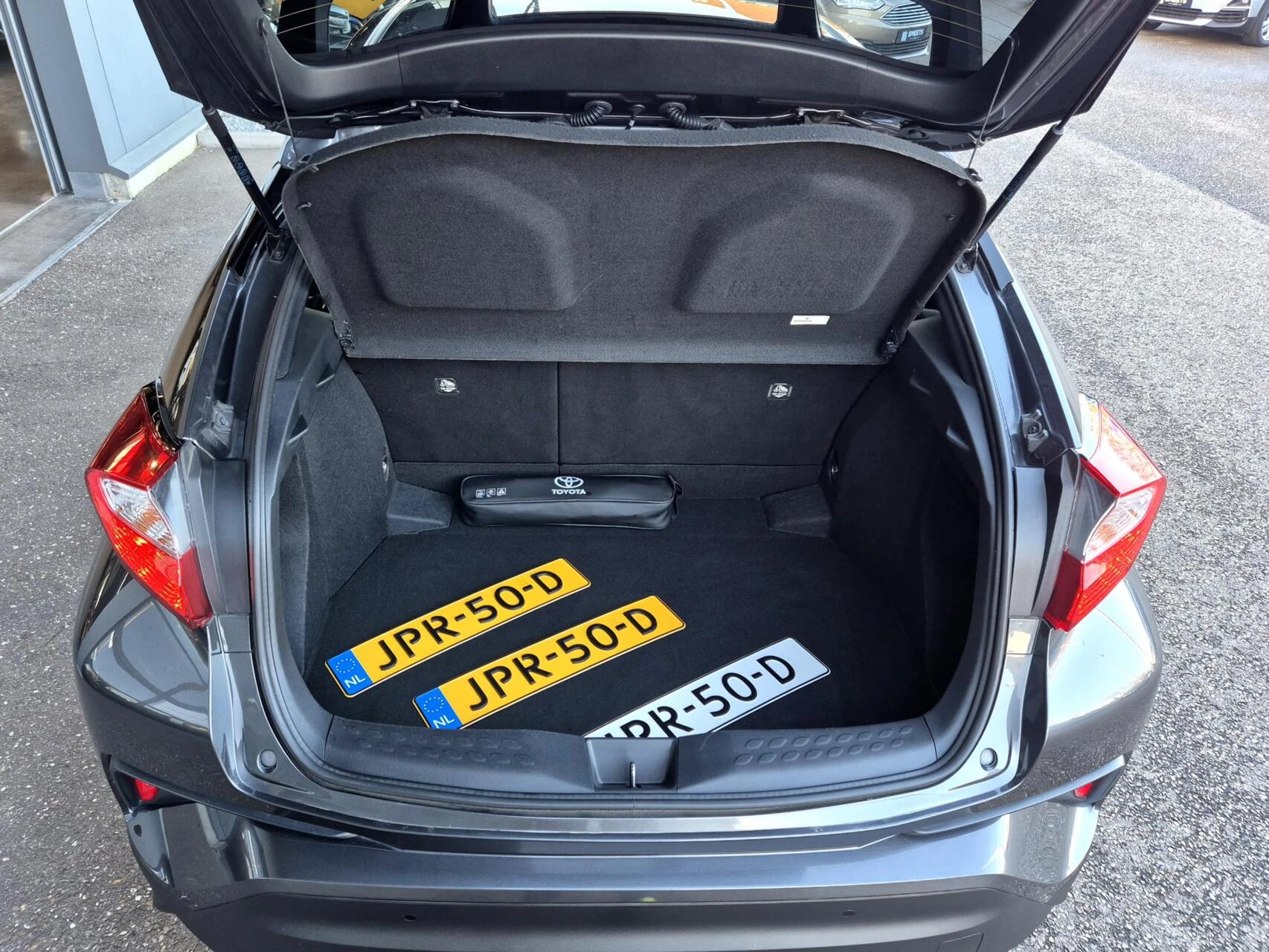 Hoofdafbeelding Toyota C-HR