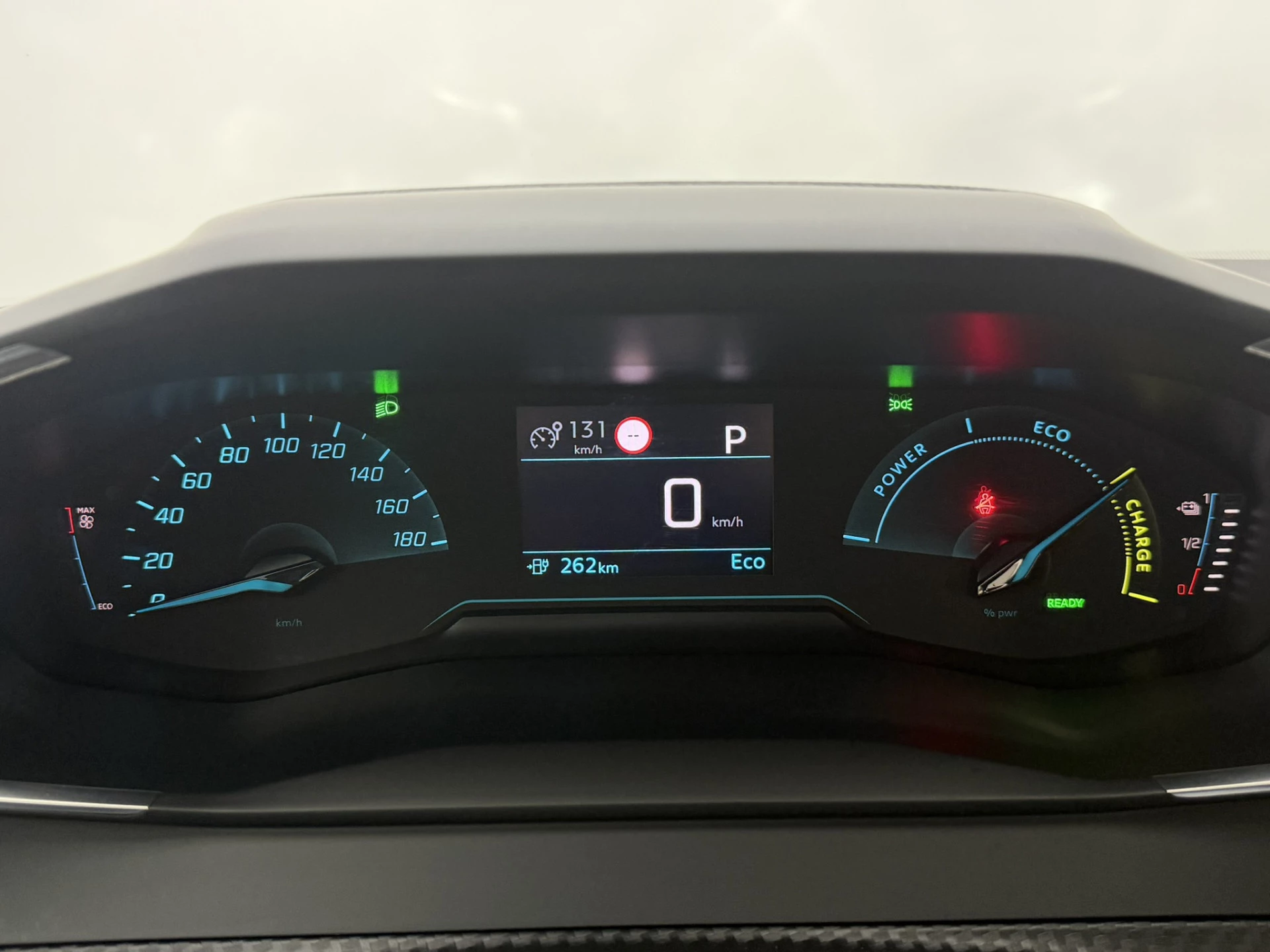 Hoofdafbeelding Peugeot e-2008