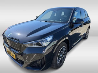 BMW iX1 xDrive30 Launch Edition 67 kWh M Sport / Trekhaak / 360Camera / Head-up / Leder / CarPlay / 18'' / Keyless / Stoelverwarming / DAB / Cruise Control
