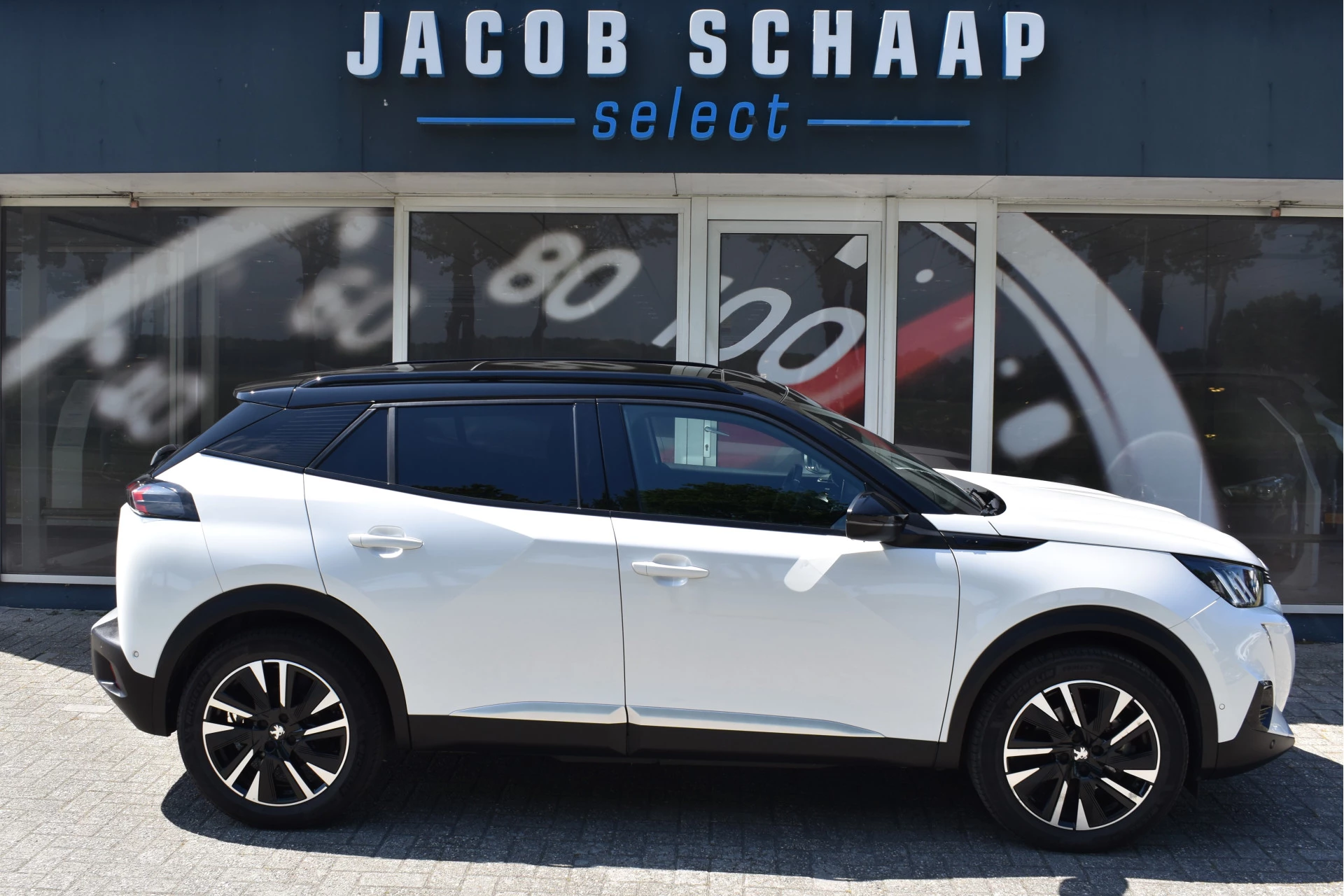 Hoofdafbeelding Peugeot e-2008