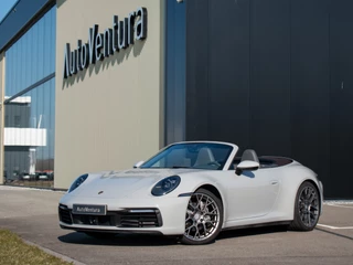 Hoofdafbeelding Porsche 911 Porsche 911 Cabrio 3.0 Carrera 4 | Krijt | Sportuitlaat | PDLS | Adap. Cruise