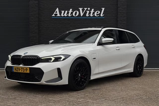 BMW 3 Serie Touring 330e M-Sport Pro | Panodak | Memory | Trekhaak | Laserlight | Adaptive Cruise | Camera