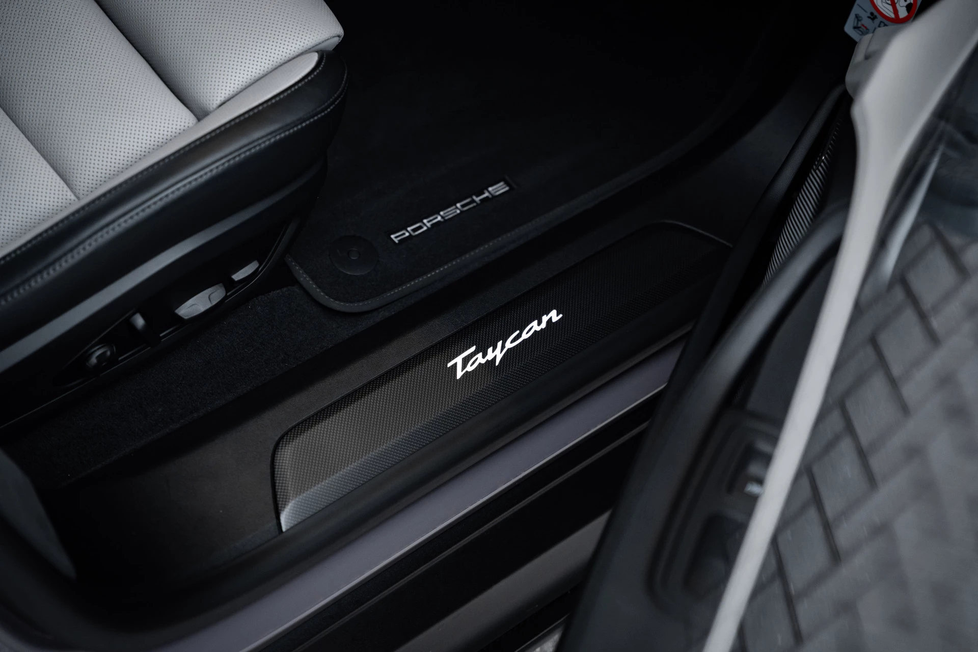Hoofdafbeelding Porsche Taycan