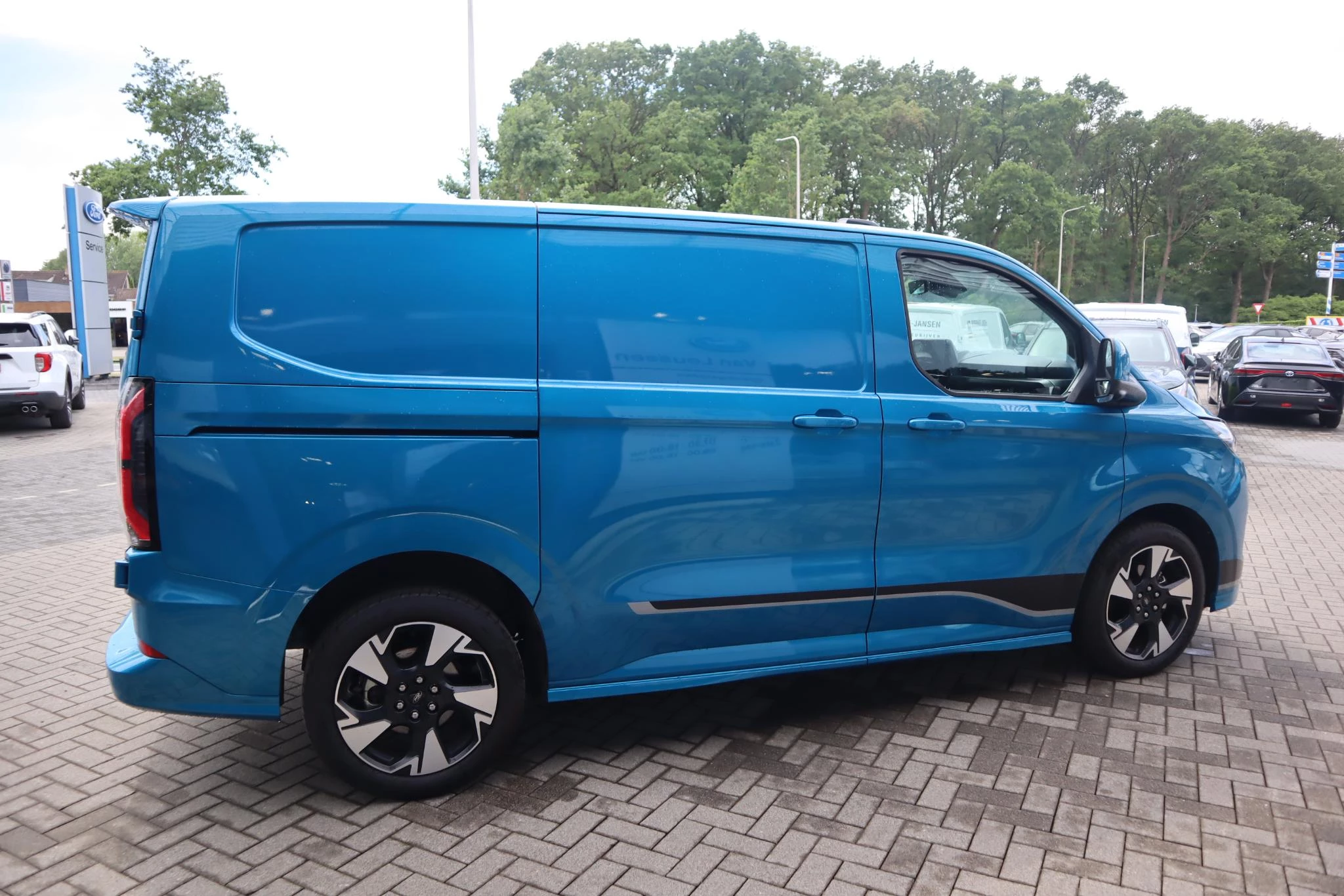 Hoofdafbeelding Ford E-Transit Custom