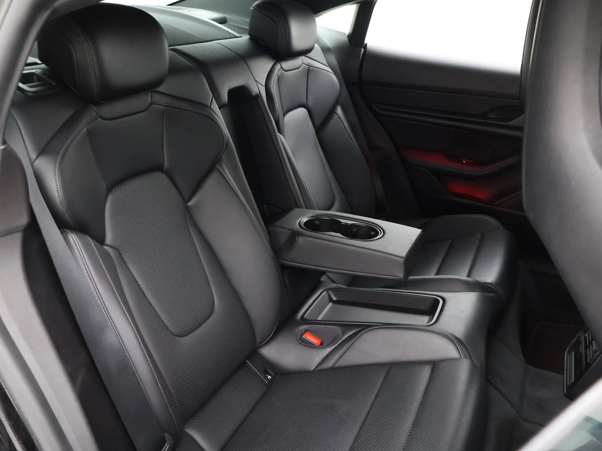 Hoofdafbeelding Porsche Taycan