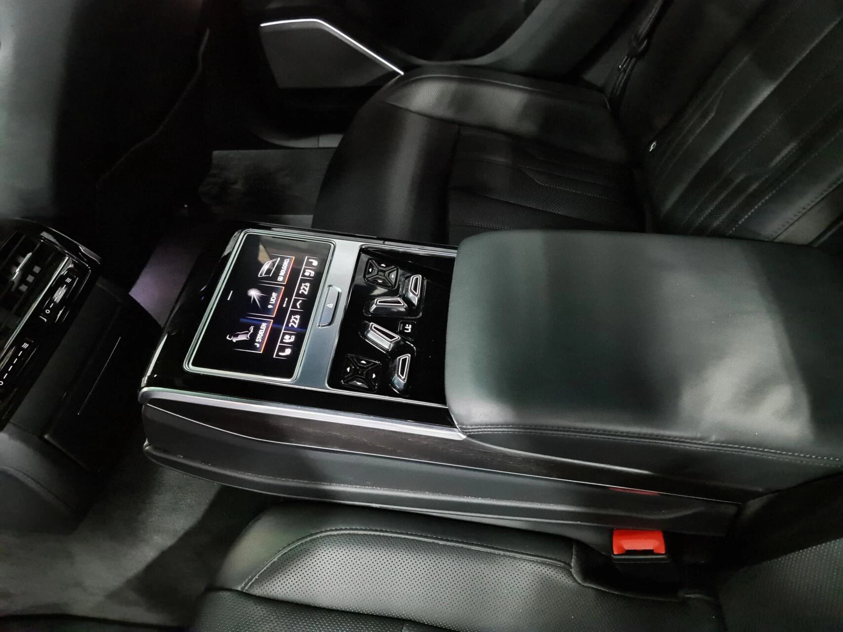 Hoofdafbeelding Audi A8