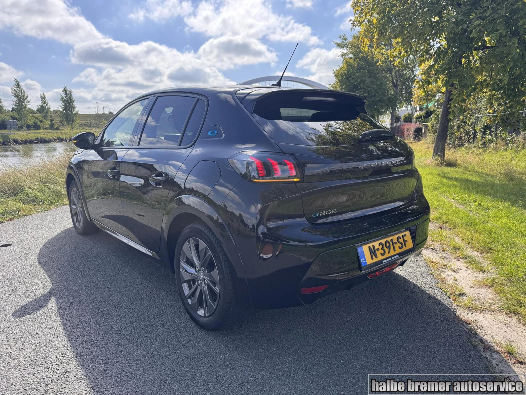 Hoofdafbeelding Peugeot e-208