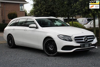Hoofdafbeelding Mercedes-Benz E-Klasse Mercedes-Benz E-klasse Estate 220 d Prestige 194 PK Aut. Trekhaak Schuifdak Leder AMG velgen