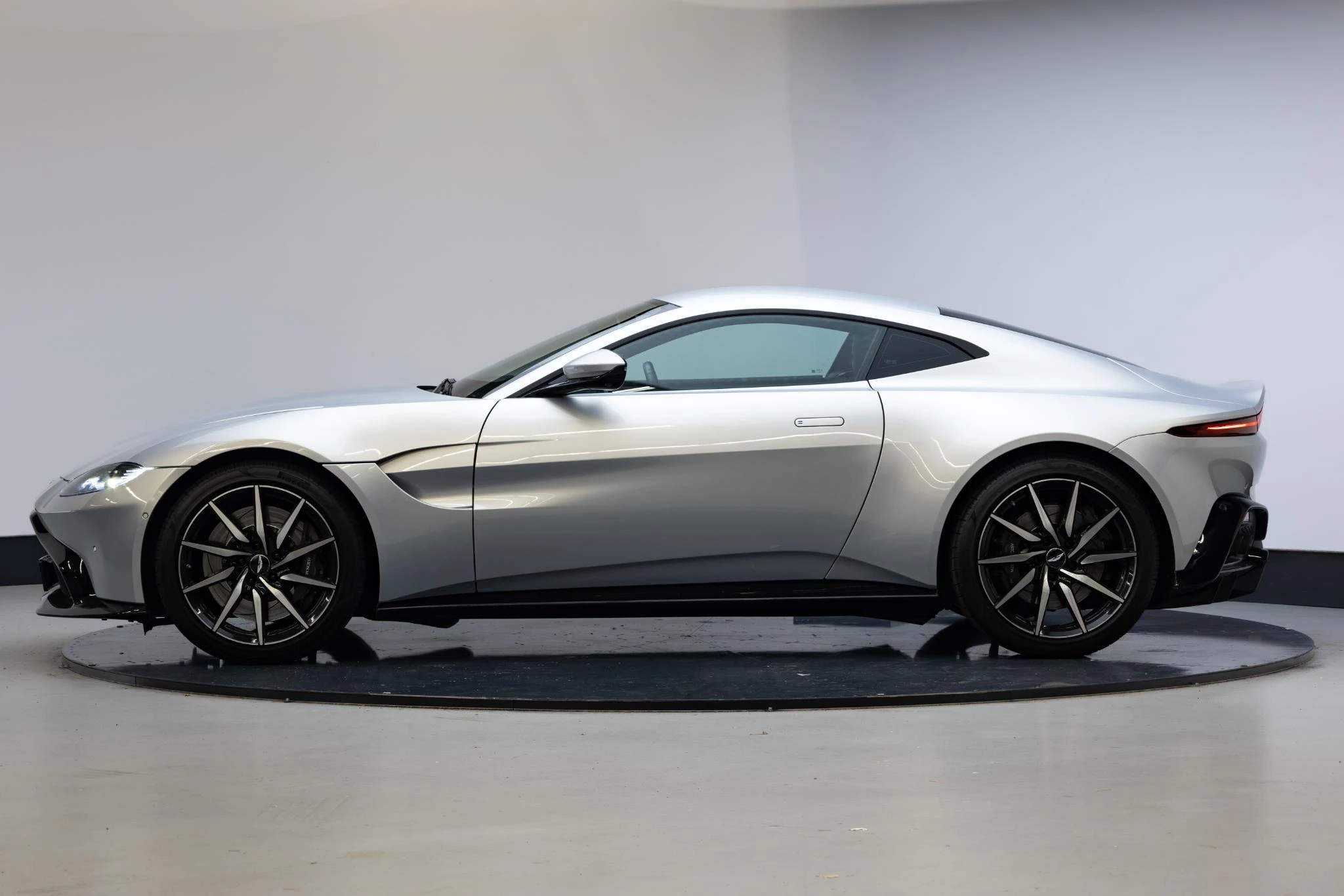 Hoofdafbeelding Aston Martin V8 Vantage