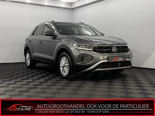 Hoofdafbeelding Volkswagen T-Roc Volkswagen T-Roc 1.0 TSI Life Edition Clima, Parkeersensoren, Apple carplay, Virtual desk, Stoelverwarming, Cruise control, 2 Jaar garantie