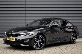 Hoofdafbeelding BMW 3 Serie BMW 3 Serie High Executive M Sport Shadow | Schuif/Kanteldak | Laser Light | Head-Up | CarPlay | 19'' Velgen | Donker Getint Glas |