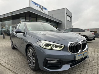 BMW 1 Serie 118i Sport line aut Pano-Dak | Camera | Harman Kardon | Stoel en Stuurverw. | Elekt. Klep |