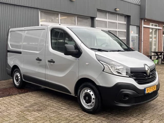 Renault Trafic 1.6 dCi T27 L1H1 BTW en BPM vrij Airco Cruise control Bleutooth telefoon voorbereiding Parkeersensoren achter Schuifdeur rechts Betimmering in laadruimte ex overheid Euro 6