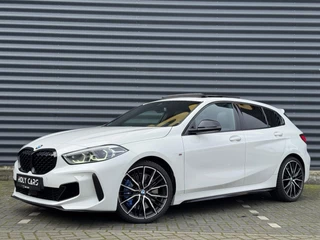 BMW 1-serie M135i xDrive | PANO | VIRTUAL | H&K AUDIO | SFEERVERLICHTING |