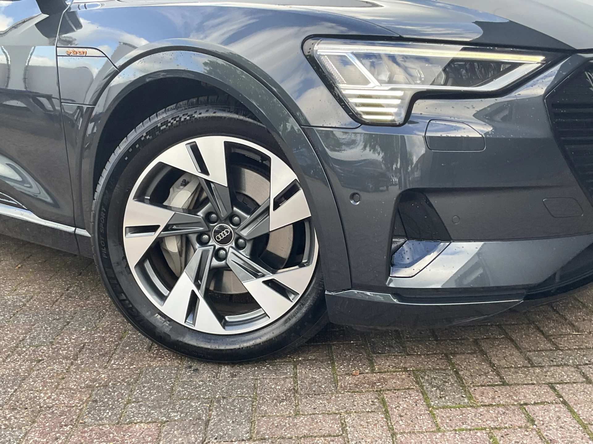 Hoofdafbeelding Audi e-tron