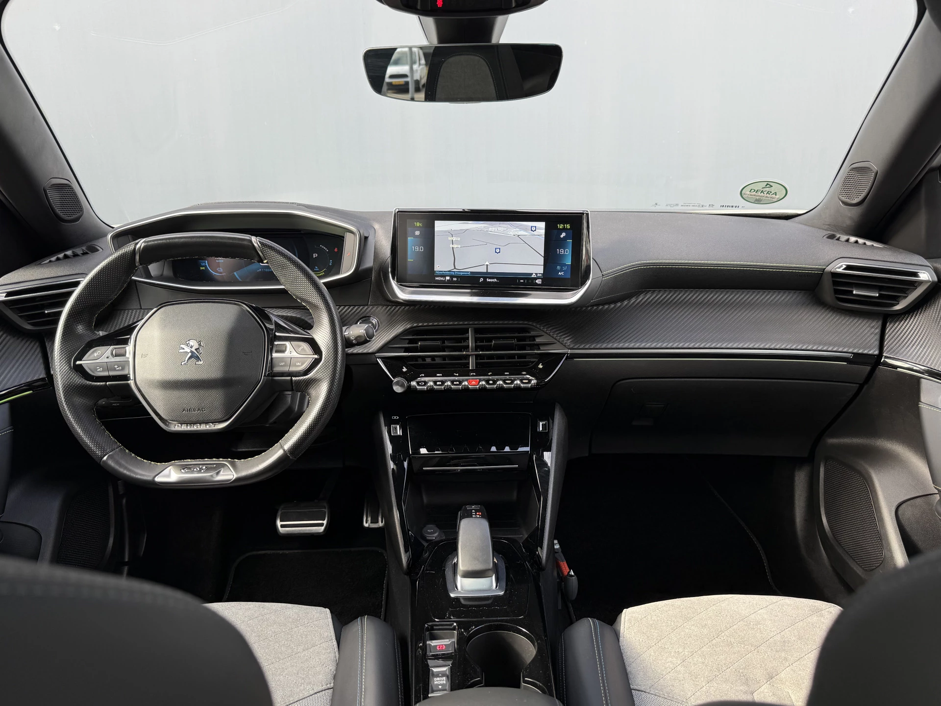 Hoofdafbeelding Peugeot e-2008