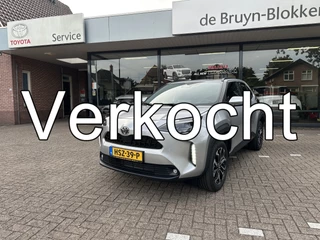 Hoofdafbeelding Toyota Yaris Cross Toyota Yaris Cross 1.5 Hybrid 130pk Executive Limited dodehoekdetectie / stoelverwarming / stuurwielverwarming / parkeersensoren voor + achter / Navigatie / Apple Carplay / Android Auto / parkeercamera / 10 jaar garantie / rijklaarprijs