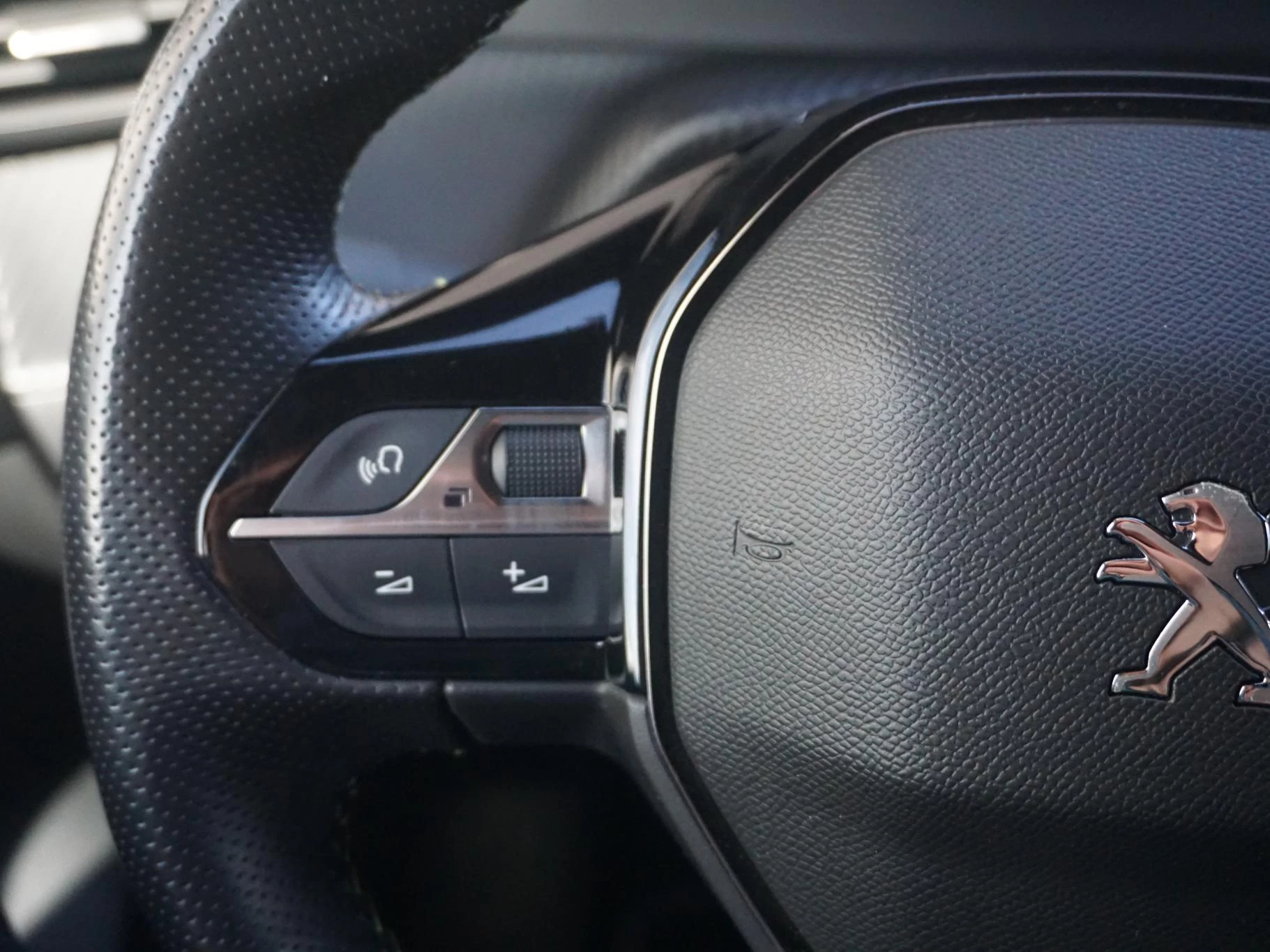 Hoofdafbeelding Peugeot e-208