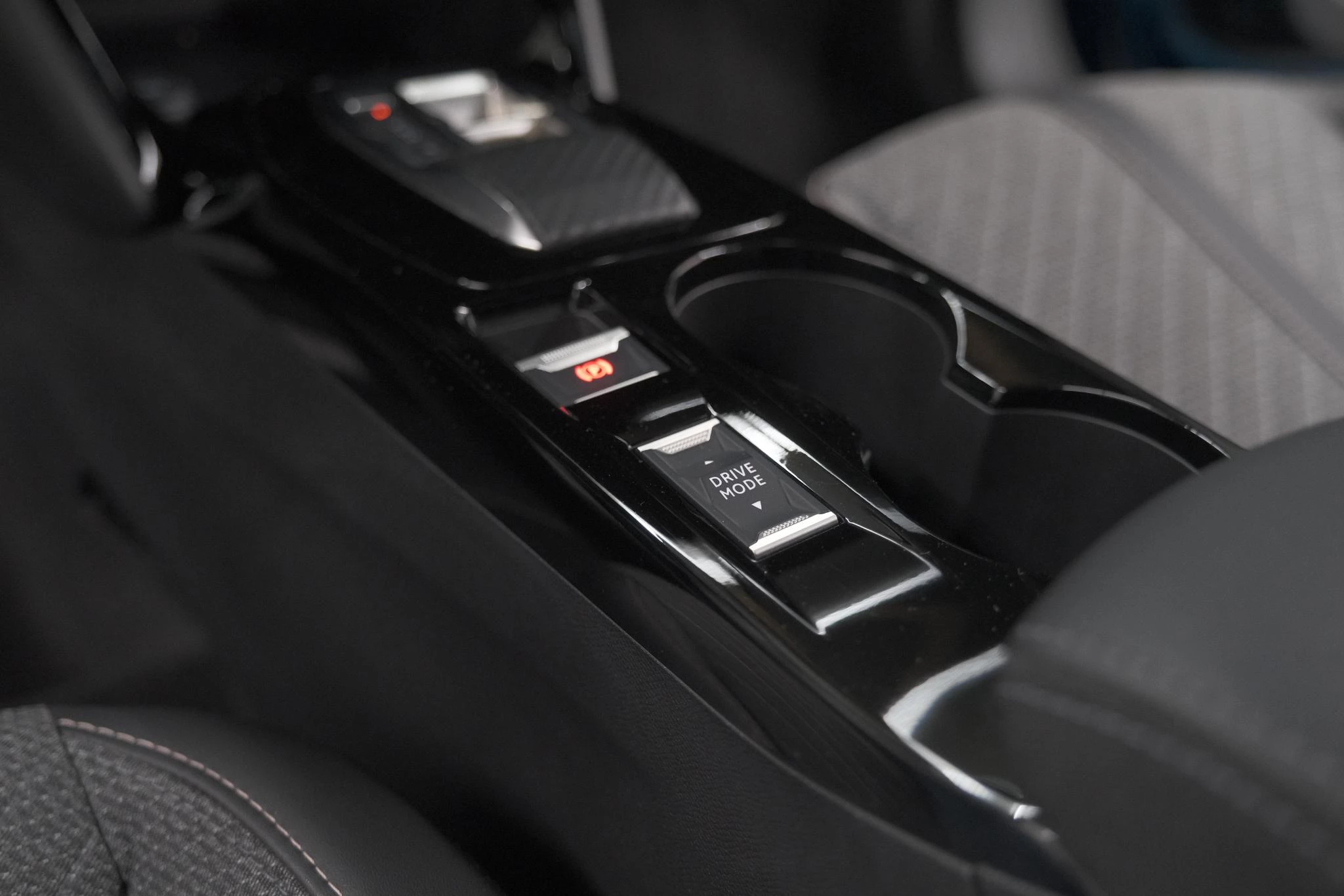 Hoofdafbeelding Peugeot e-2008