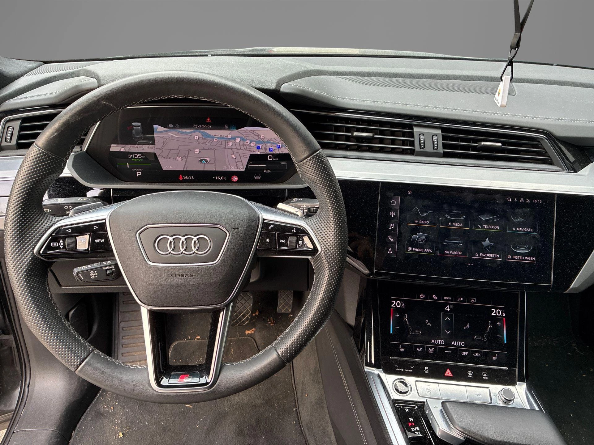 Hoofdafbeelding Audi e-tron