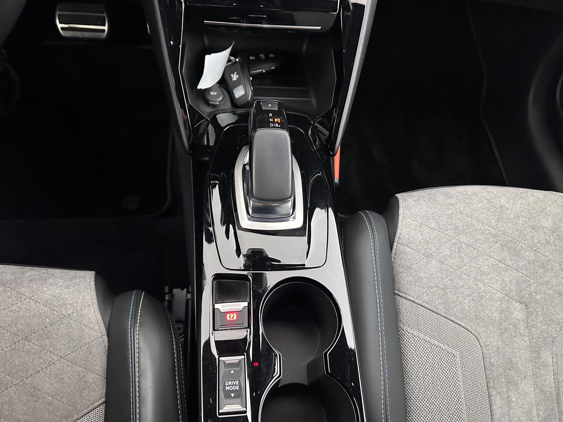 Hoofdafbeelding Peugeot e-208