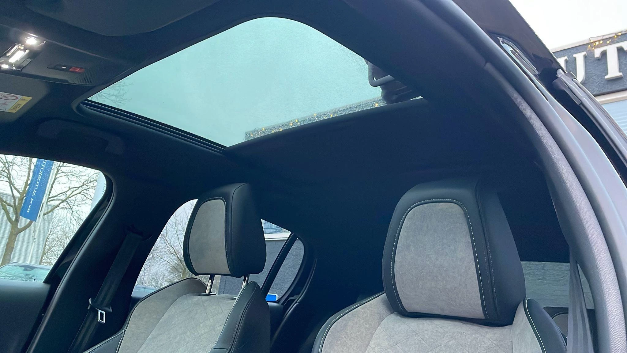 Hoofdafbeelding Peugeot e-208