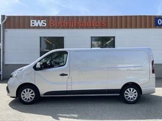 Renault Trafic 2.0 dCi 120pk T29 L2H1 Work Edition / vaste prijs rijklaar € 20.950 ex btw / lease vanaf € 375 / zilver metallic / airco / cruise / trekhaak / pdc achter / navigatie !