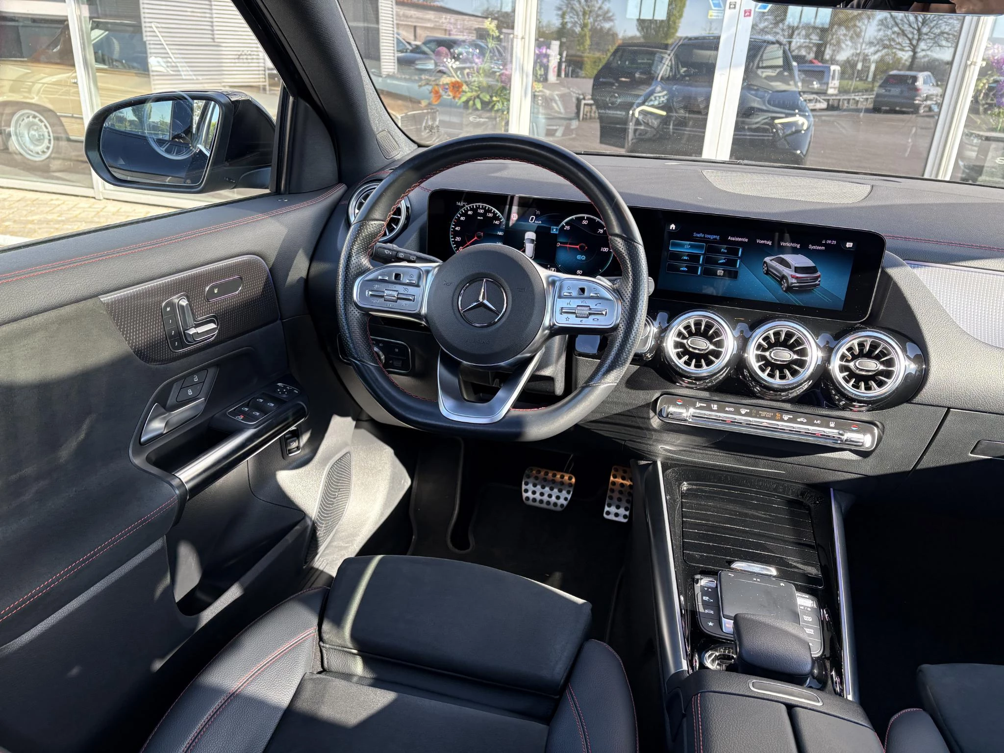 Hoofdafbeelding Mercedes-Benz EQA