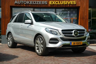 Hoofdafbeelding Mercedes-Benz GLE Mercedes-Benz GLE-klasse 500 e 4MATIC Panoramadak Adaptive Cruise 360 Camera Navigatie Trekhaak