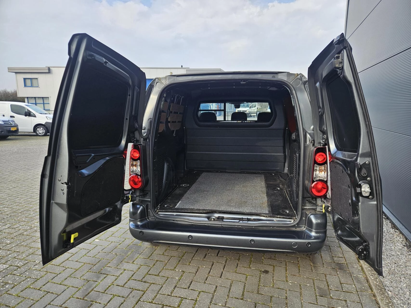 Hoofdafbeelding Peugeot Partner