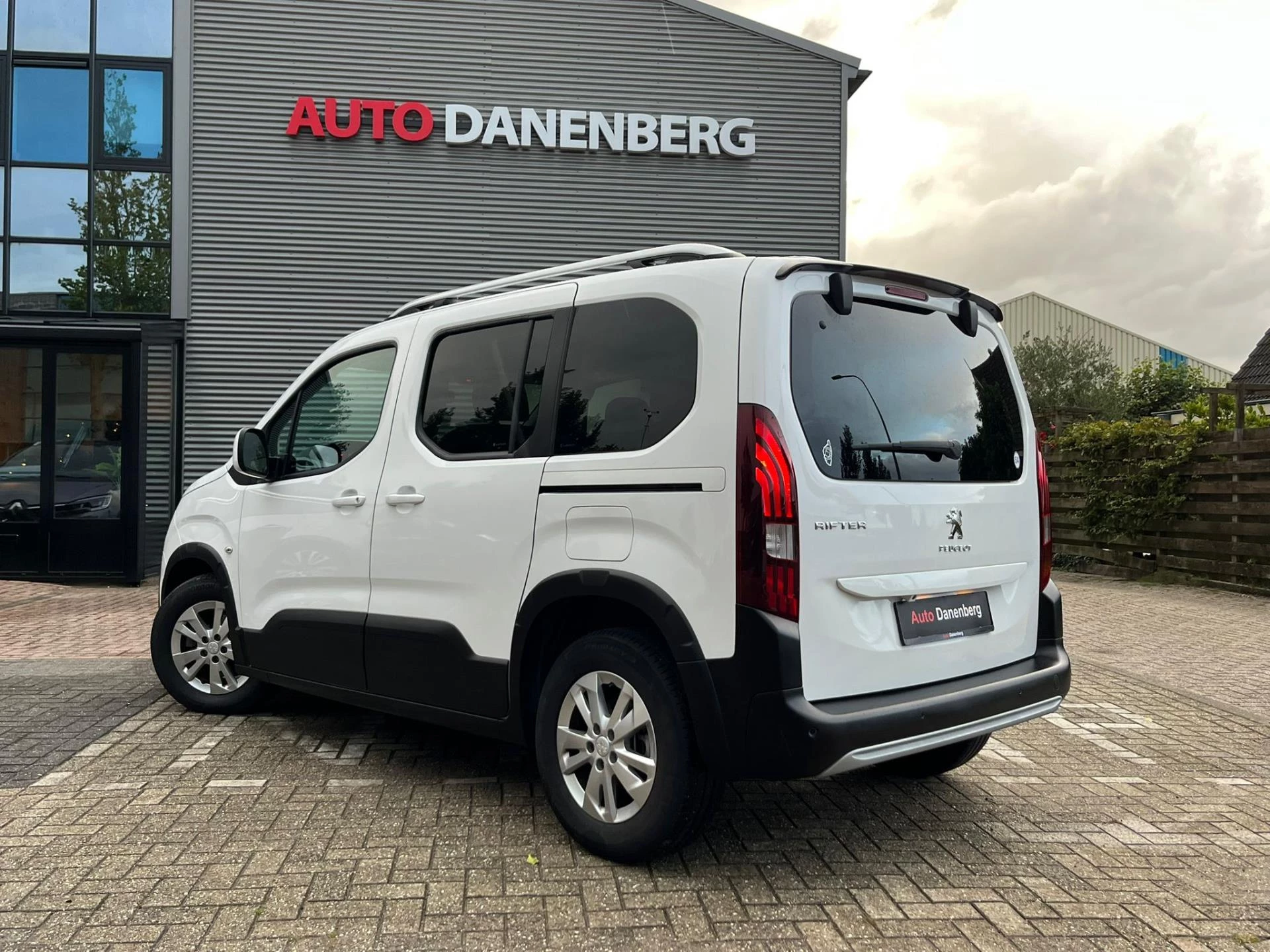 Hoofdafbeelding Peugeot Rifter