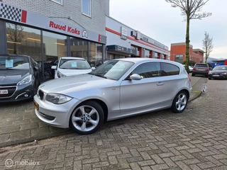 BMW 1-SERIE 118i BUSINESS LINE / Nieuwe distributie / Parkeersensoren /