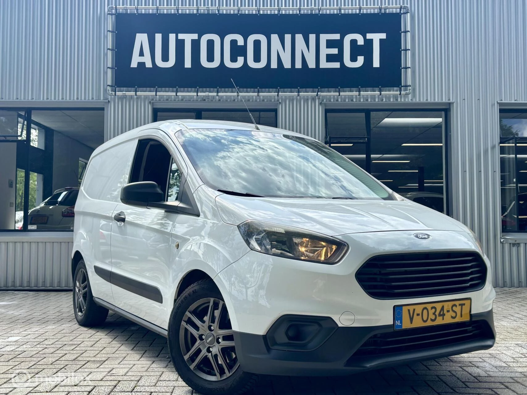 Hoofdafbeelding Ford Transit Courier