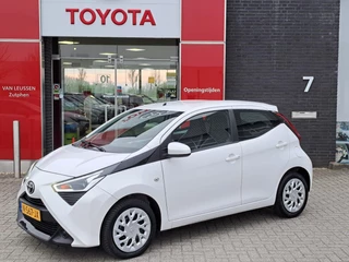 Hoofdafbeelding Toyota Aygo Toyota Aygo X-PLAY CAMERA AIRCO APPLE/ANDROID AUDIO-STUURWIELBEDIENING LED-DAGRIJVERL.
