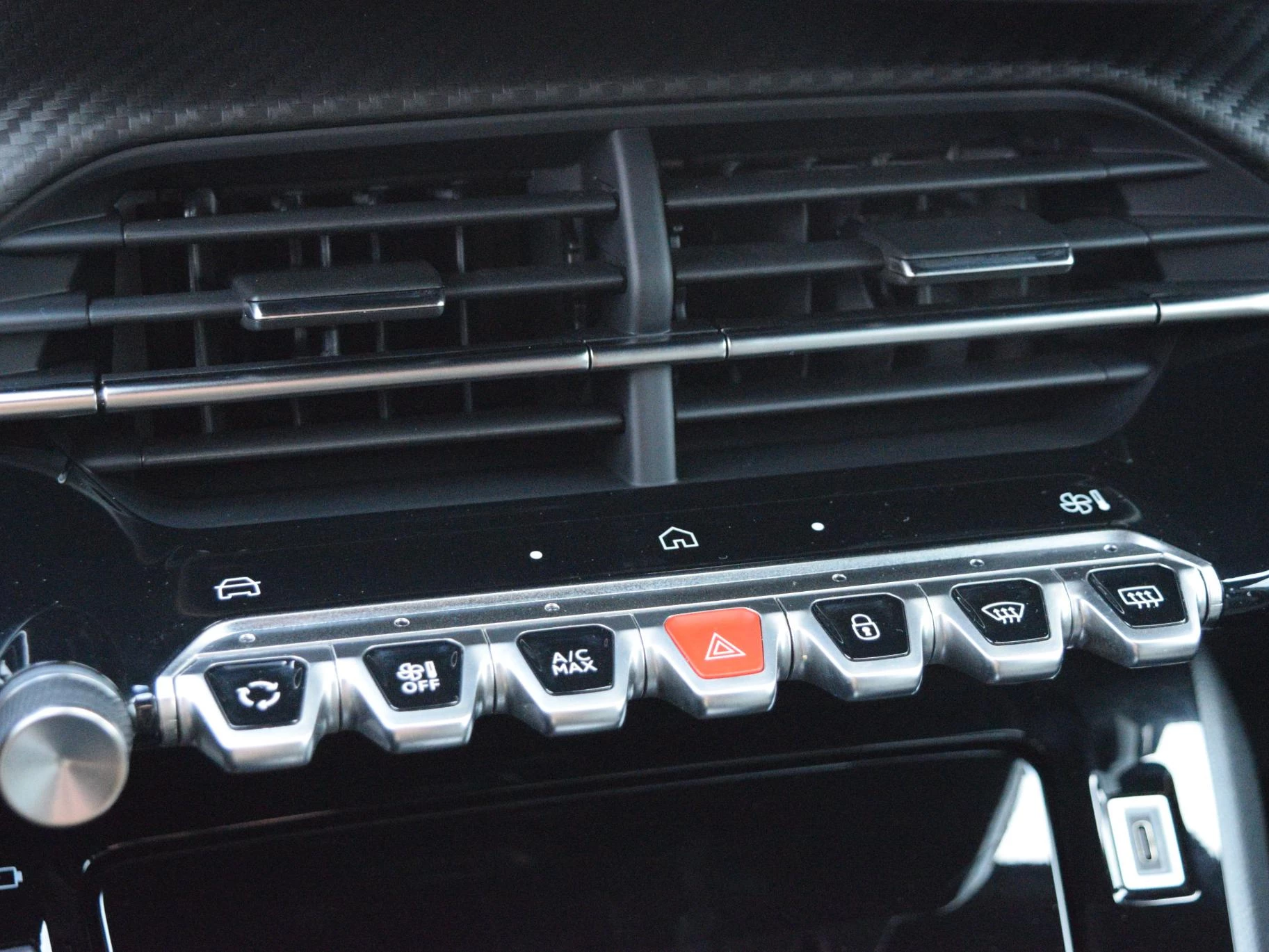 Hoofdafbeelding Peugeot e-2008