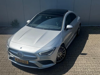 Hoofdafbeelding Mercedes-Benz CLA Mercedes-Benz CLA-klasse CLA 250 4MATIC PREMIUM PLUS AMG HUD PANORAMADAK BTW ORIGINEEL NEDERLANDS NAP DEALER ONDERHOUDEN