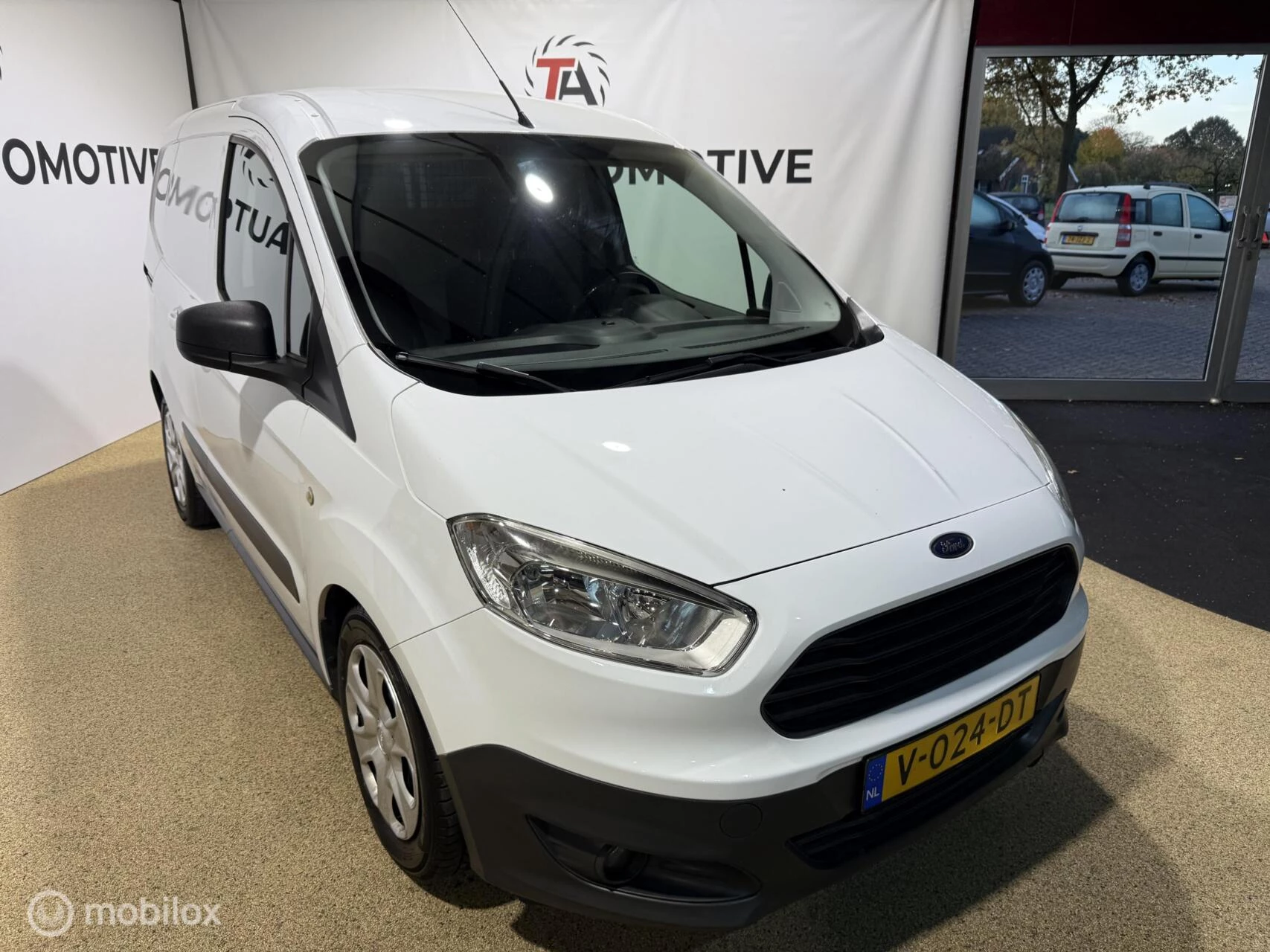 Hoofdafbeelding Ford Transit Courier