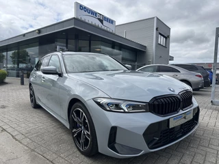BMW 3 Serie Touring M Sport 330e Dr.ass.pro | Pano-Dak | Trekhaak | HUD | Keyless | LED |
