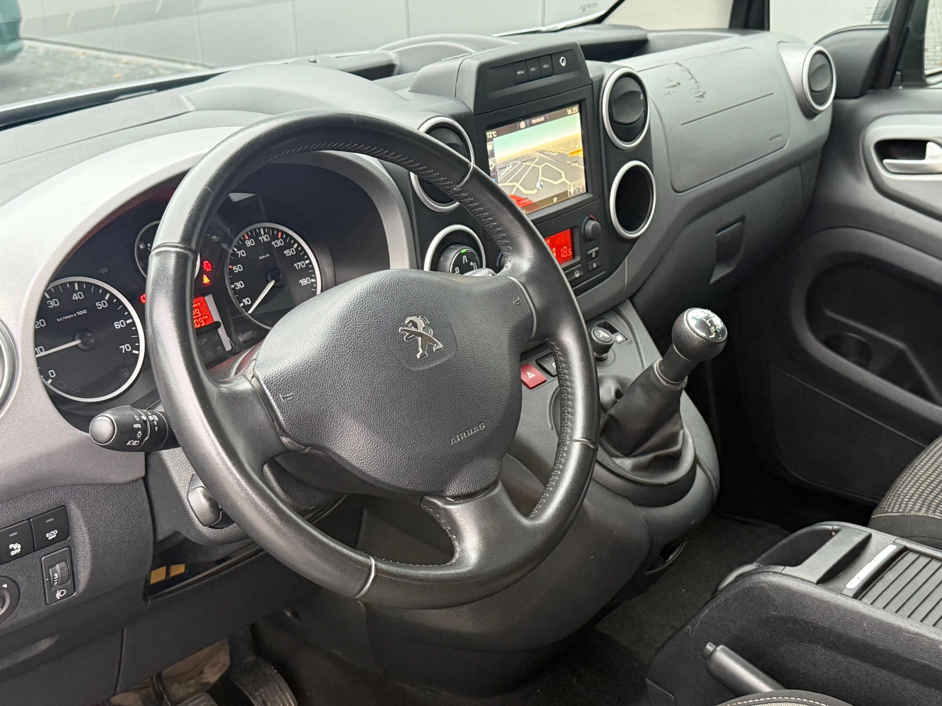 Hoofdafbeelding Peugeot Partner