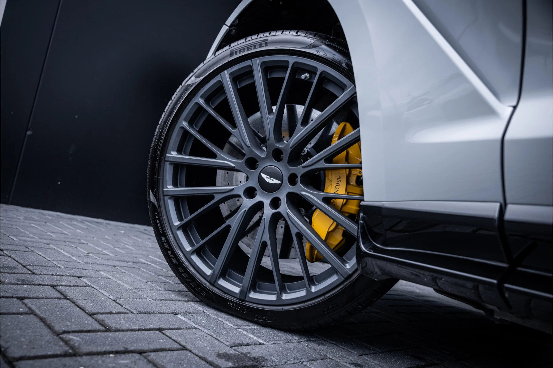 Hoofdafbeelding Aston Martin DBX
