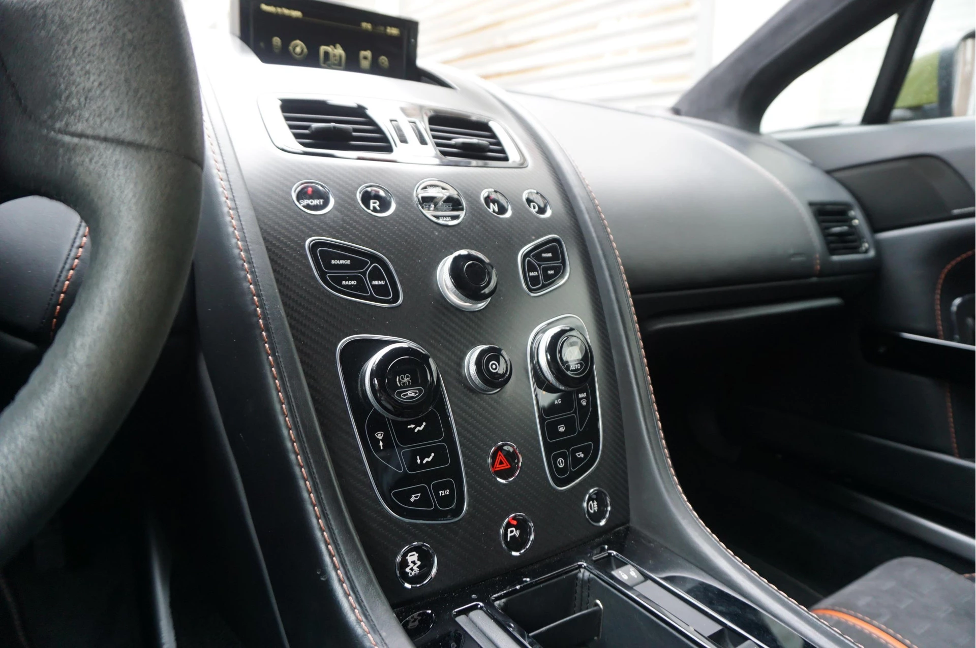 Hoofdafbeelding Aston Martin V8 Vantage