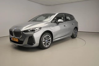 BMW 2 Serie Active Tourer 230e xDrive | M-Sportpakket | LED | Navigatie | Sportstoelen | Keyles go | Shadow line | DAB | Alu 17 inch