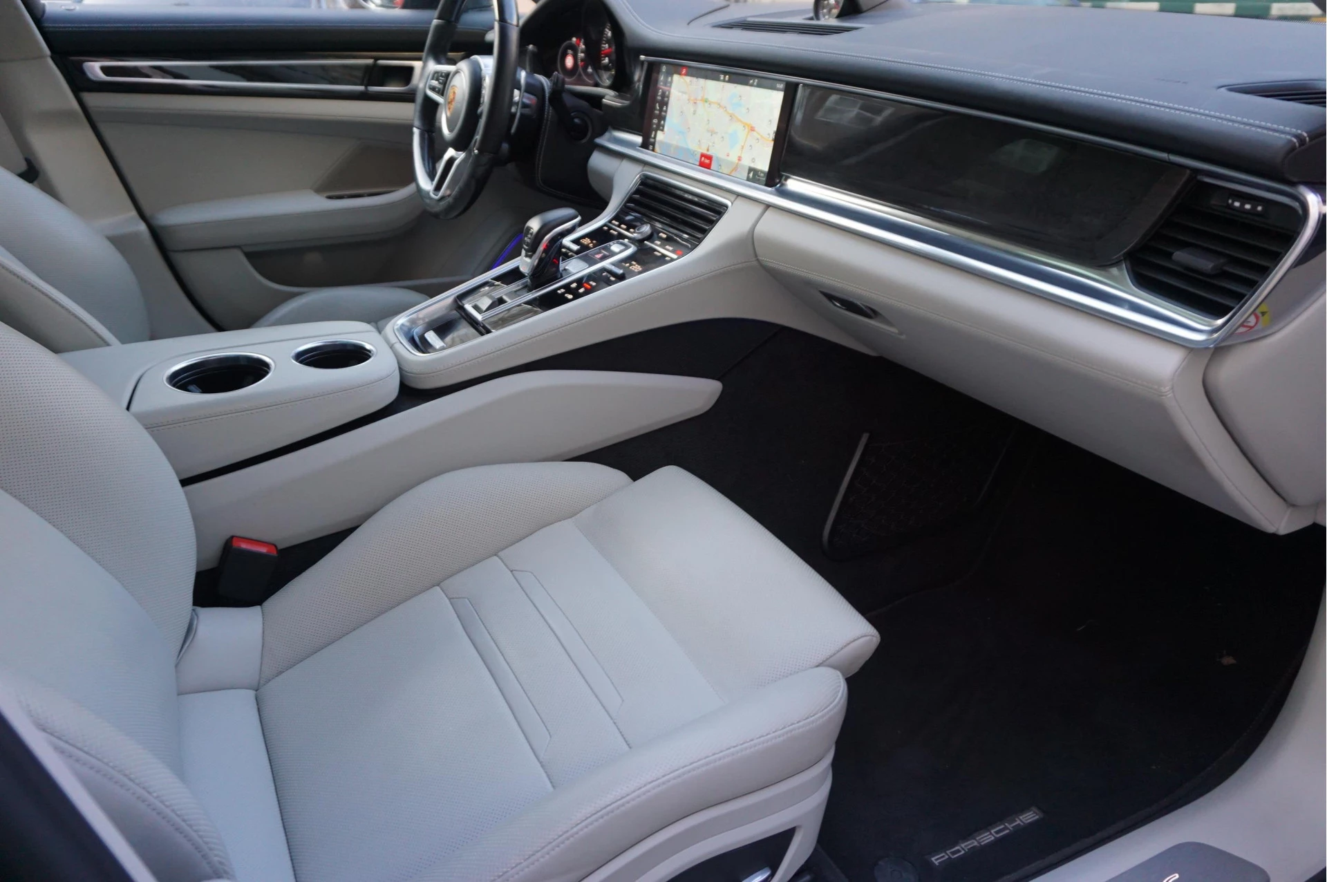 Hoofdafbeelding Porsche Panamera