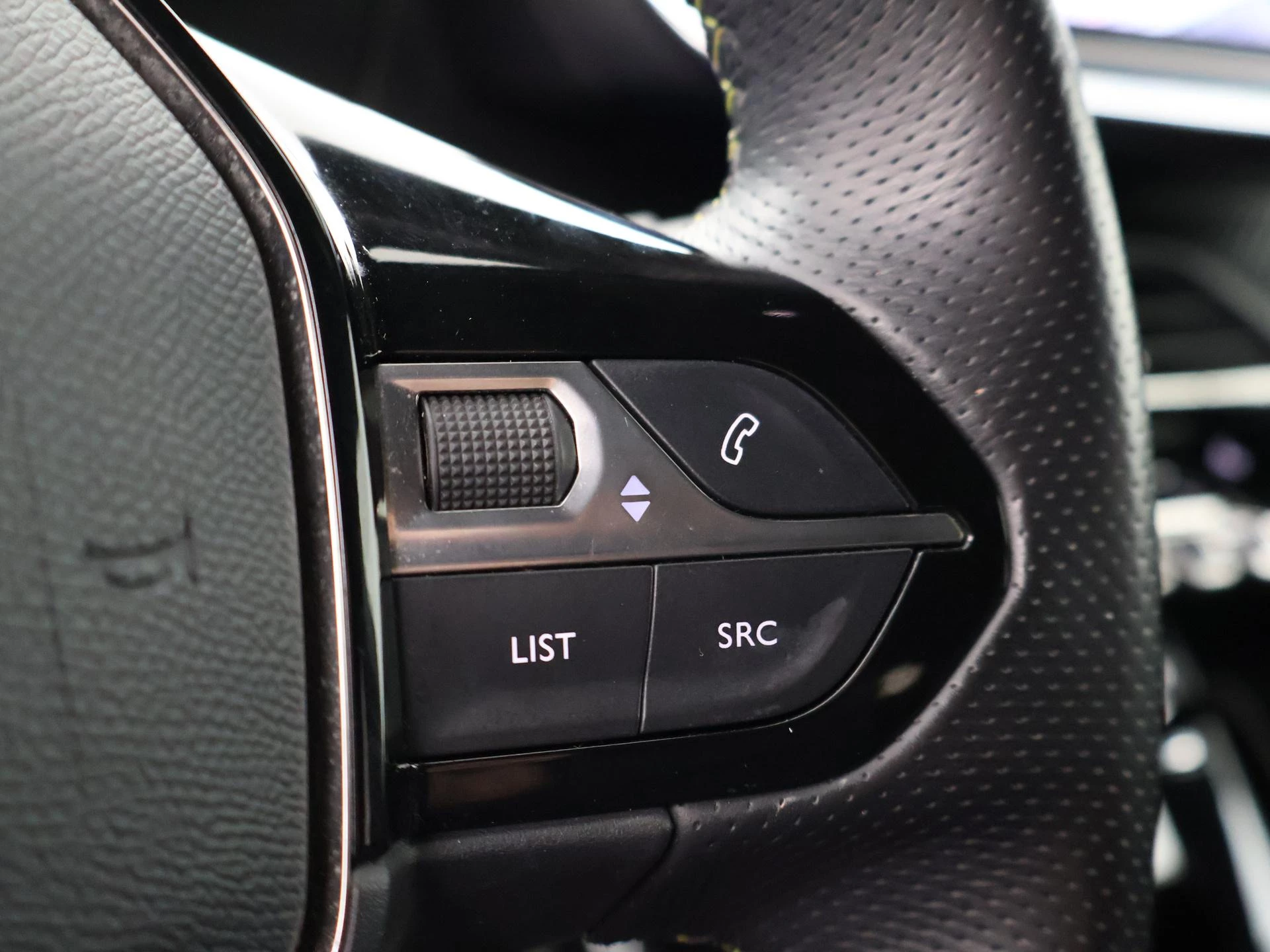 Hoofdafbeelding Peugeot e-2008